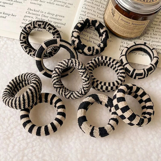 Lot de 5 élastiques à cheveux simples et polyvalents à carreaux noirs et blancs sans trace